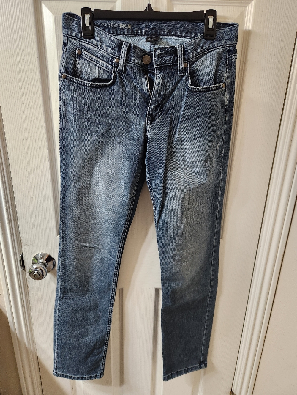 Marc Anthony Slim Straight Jeans in Medium Blue